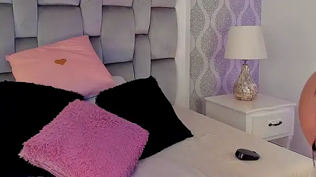 Snapshot of Charlotte__08 chatting on 10/22/25, 07:35 Charlotte 08 online show from 10/22/25, 07:35