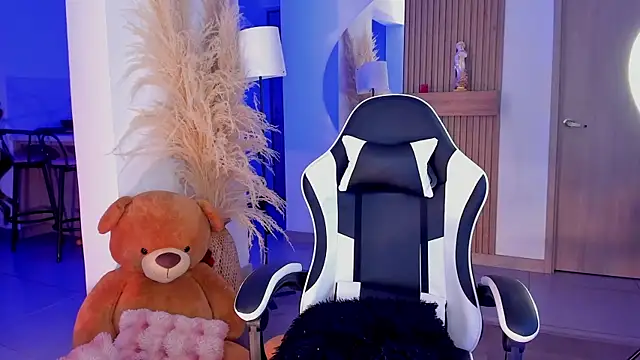 Charlotte  08 online show from 03/21/26, 01:54