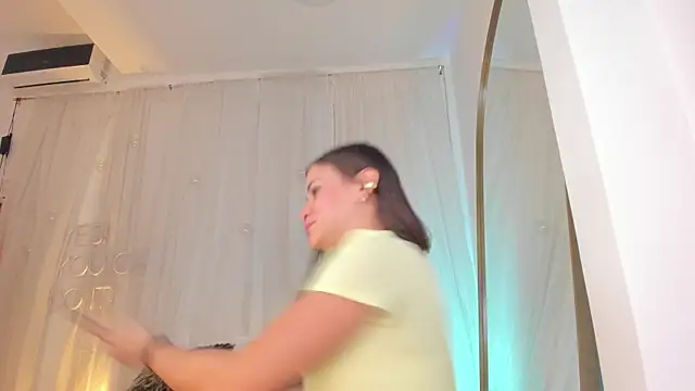 Petite Lucie online show from 01/26/25, 10:13