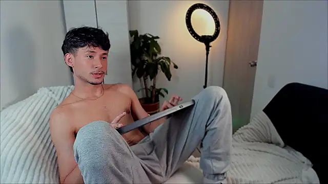 Snapshot of dimitri_targaryen chatting on 12/31/24, 04:49 dimitri targaryen online show from 12/31/24, 04:49