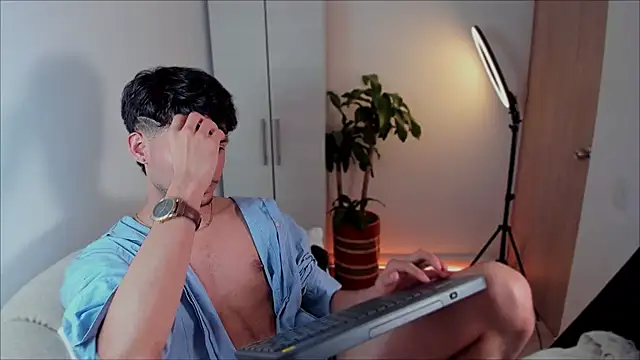 Snapshot of dimitri_targaryen chatting on 01/08/25, 06:41 dimitri targaryen online show from 01/08/25, 06:41