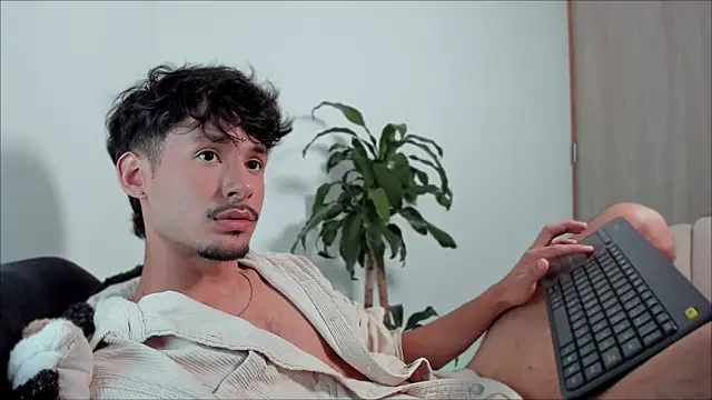 Snapshot of dimitri_targaryen chatting on 02/21/25, 02:06 dimitri targaryen online show from 02/21/25, 02:06