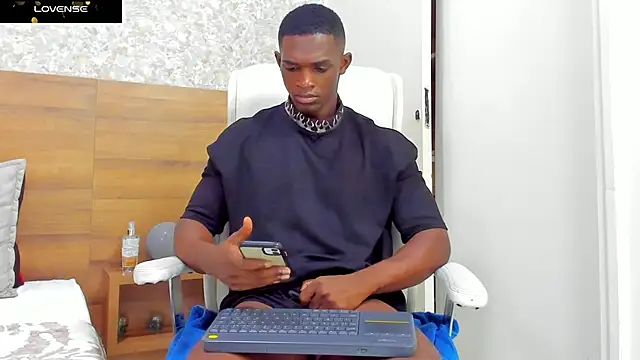 Snapshot of nicolaskan chatting on 12/12/24, 12:44 nicolaskan online show from 12/12/24, 12:44