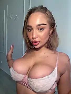 Snapshot of CardiSweetBaby chatting on 09/09/25, 01:10 CardiSweetBaby online show from 09/09/25, 01:10