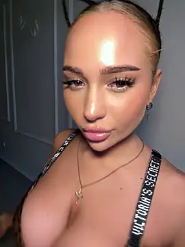 Snapshot of CardiSweetBaby chatting on 09/21/25, 04:30 CardiSweetBaby online show from 09/21/25, 04:30