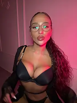 Snapshot of CardiSweetBaby chatting on 11/27/25, 08:00 CardiSweetBaby online show from 11/27/25, 08:00