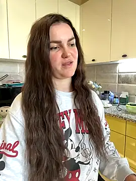 Karolina llove online show from 10/13/25, 11:10