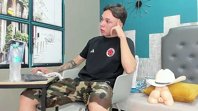 Snapshot of Rhaegal_hot chatting on 12/08/24, 04:50 Rhaegal hot online show from 12/08/24, 04:50