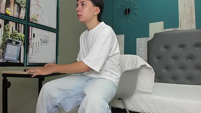 Snapshot of Rhaegal_hot chatting on 03/05/25, 02:12 Rhaegal hot online show from 03/05/25, 02:12