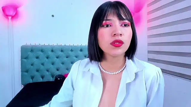 lina bedoya  online show from 01/13/25, 11:52