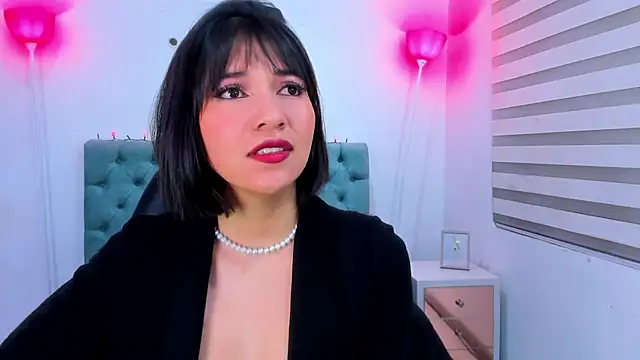 lina bedoya  online show from 01/18/25, 11:43