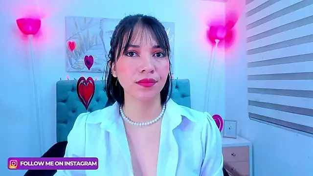 lina bedoya  online show from 02/12/25, 12:01