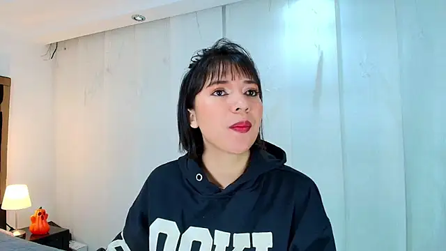 lina bedoya  online show from 10/16/25, 11:33