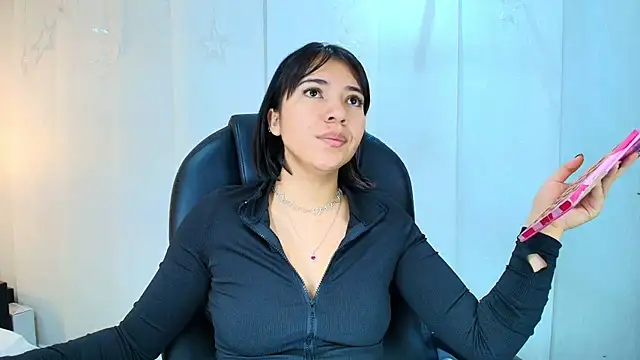 lina bedoya  online show from 11/26/25, 11:33