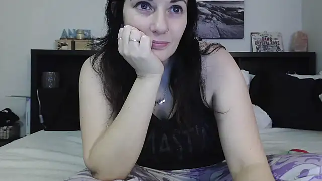 CrystalLakeXO online show from 02/07/25, 09:37