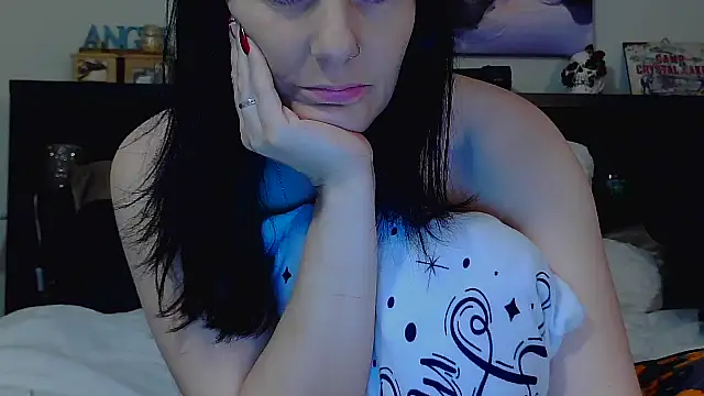 CrystalLakeXO online show from 11/01/25, 05:20