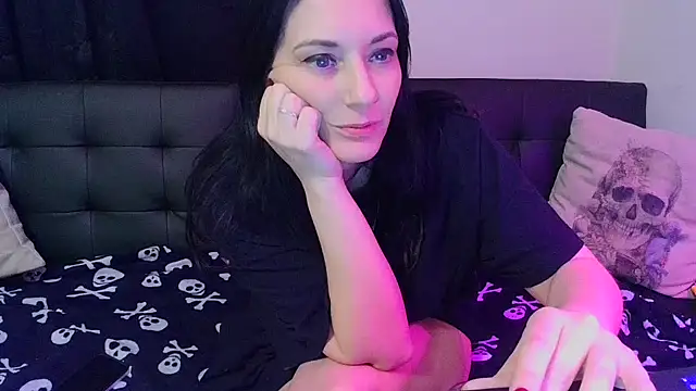 CrystalLakeXO online show from 02/04/26, 06:41