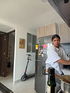 SaraParisi online show from 12/03/25, 07:34