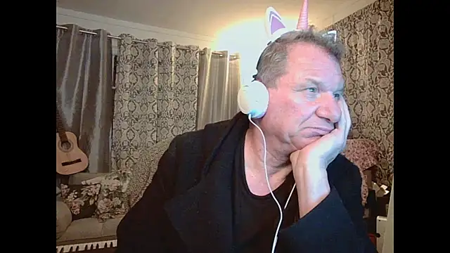 coryassman online show from 12/04/24, 09:40