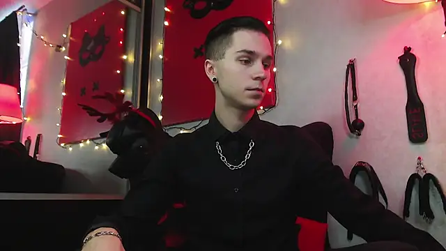 Joseph  Quinn online show from 01/12/25, 10:12