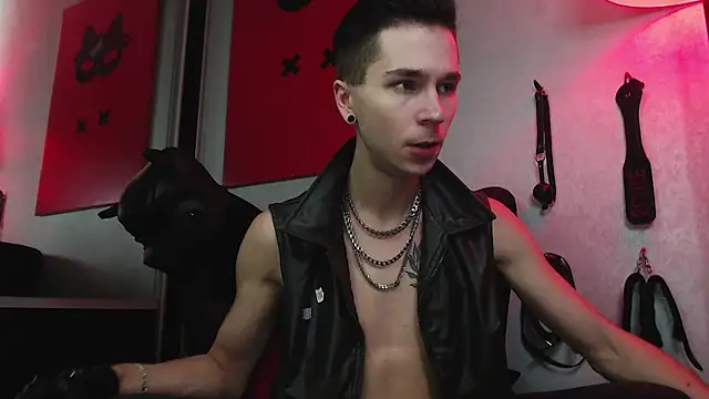 Joseph  Quinn online show from 01/18/25, 10:49