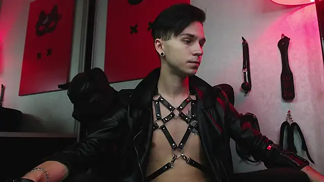 Joseph  Quinn online show from 01/19/25, 01:01