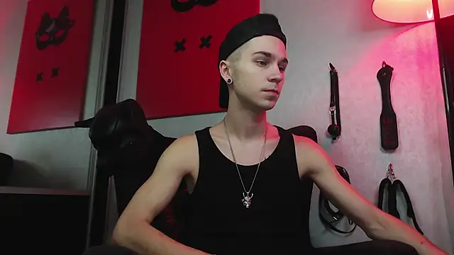 Joseph  Quinn online show from 01/22/25, 09:02