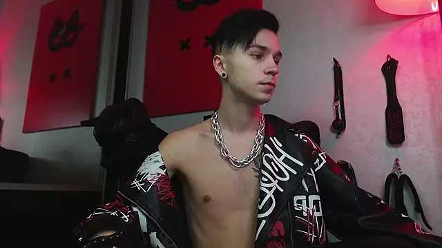 Joseph  Quinn online show from 01/24/25, 10:53