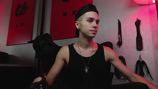 Joseph  Quinn online show from 01/24/25, 09:05