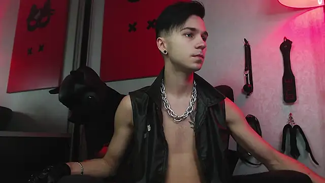 Joseph  Quinn online show from 01/25/25, 11:02