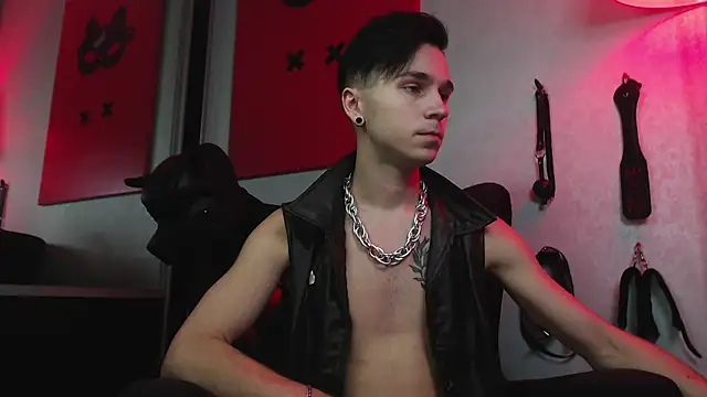 Joseph  Quinn online show from 01/26/25, 06:06