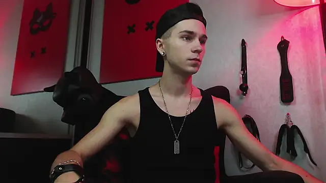 Joseph  Quinn online show from 01/28/25, 09:19