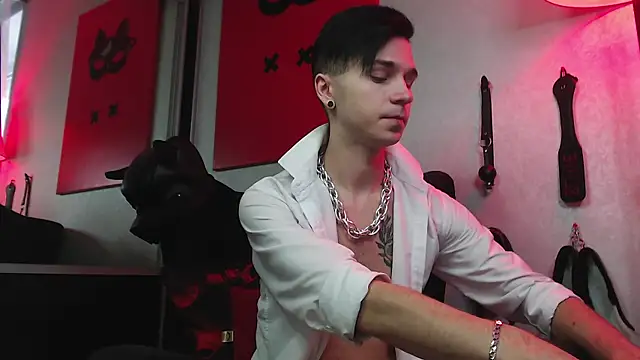 Joseph  Quinn online show from 02/02/25, 11:19