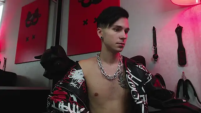 Joseph  Quinn online show from 02/03/25, 11:09