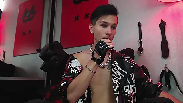 Joseph  Quinn online show from 02/19/25, 11:06