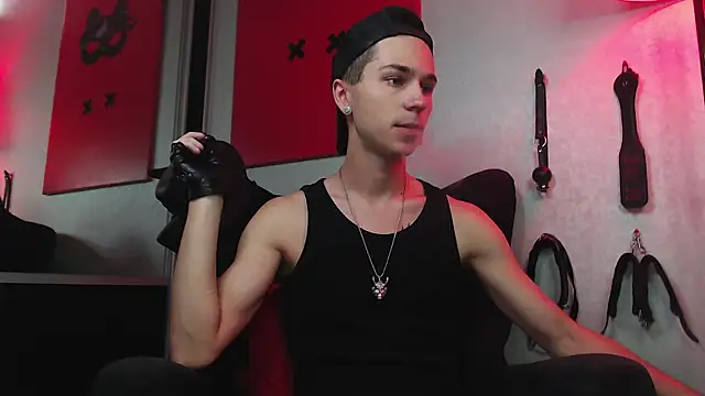 Joseph  Quinn online show from 02/22/25, 08:07