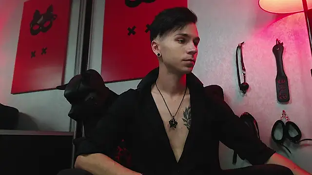 Joseph  Quinn online show from 03/07/25, 08:13