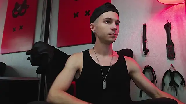 Joseph  Quinn online show from 03/09/25, 01:48