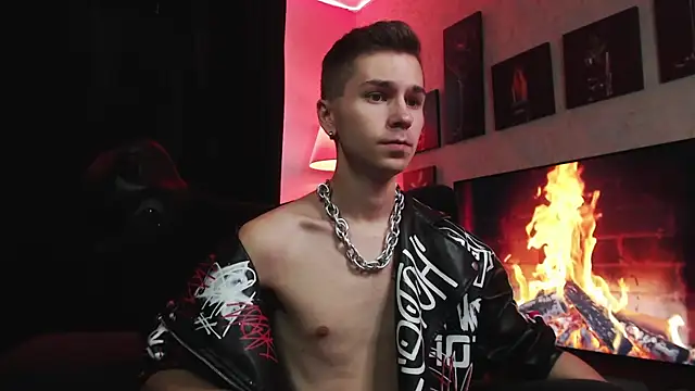 Joseph  Quinn online show from 09/16/25, 08:15