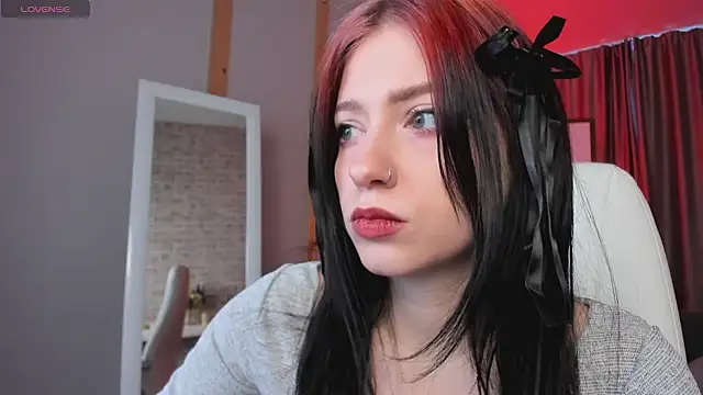 Snapshot of arielabradberry chatting on 12/12/24, 11:40 arielabradberry online show from 12/12/24, 11:40