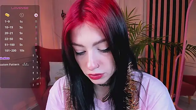 Snapshot of arielabradberry chatting on 12/22/24, 10:38 arielabradberry online show from 12/22/24, 10:38