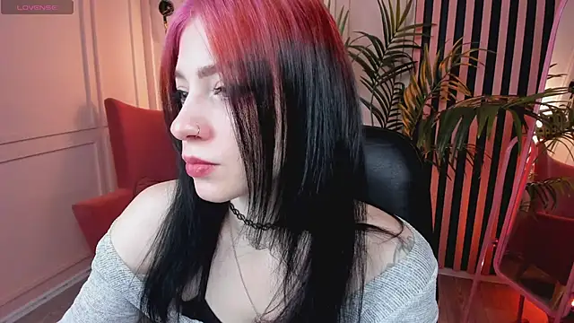 Snapshot of arielabradberry chatting on 01/13/25, 11:52 arielabradberry online show from 01/13/25, 11:52