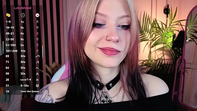 Snapshot of arielabradberry chatting on 10/17/25, 09:01 arielabradberry online show from 10/17/25, 09:01