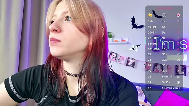 Snapshot of arielabradberry chatting on 10/27/25, 05:17 arielabradberry online show from 10/27/25, 05:17