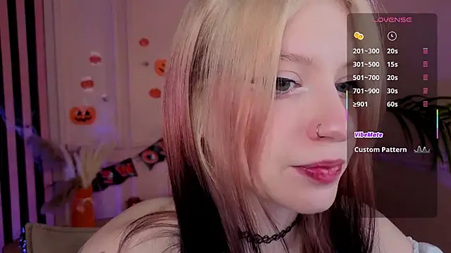 Snapshot of arielabradberry chatting on 10/31/25, 10:38 arielabradberry online show from 10/31/25, 10:38