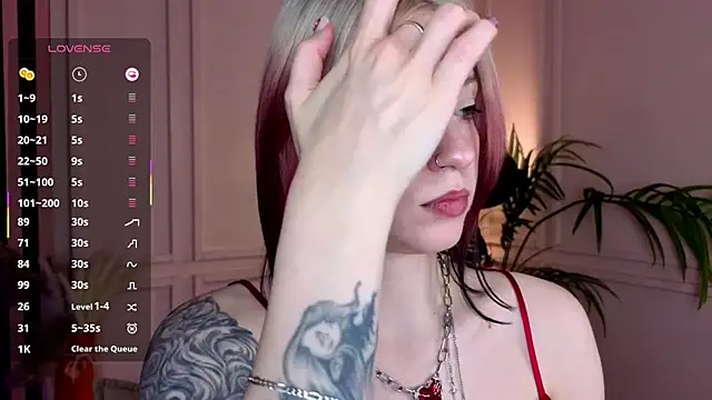 Snapshot of arielabradberry chatting on 11/20/25, 01:33 arielabradberry online show from 11/20/25, 01:33