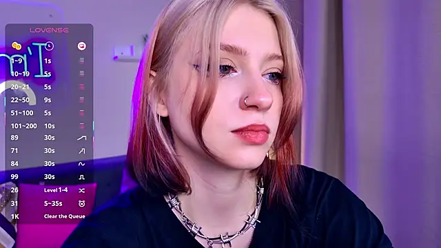 Snapshot of arielabradberry chatting on 11/24/25, 02:50 arielabradberry online show from 11/24/25, 02:50