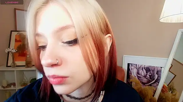 Snapshot of arielabradberry chatting on 12/04/25, 01:09 arielabradberry online show from 12/04/25, 01:09