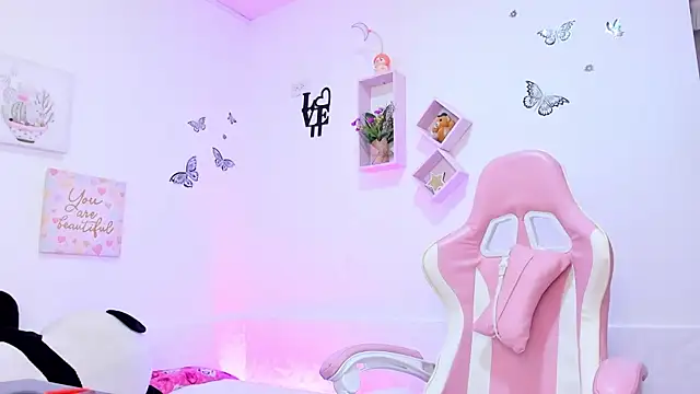 Snapshot of Alice_0120 chatting on 09/11/25, 03:17 Alice 0120 online show from 09/11/25, 03:17