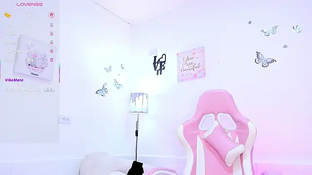 Snapshot of Alice_0120 chatting on 10/30/25, 11:27 Alice 0120 online show from 10/30/25, 11:27